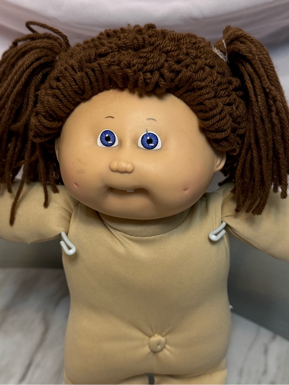 Cabbage Patch Kids girl Vintage 86 brown hair blue eyes 1 tooth dimples